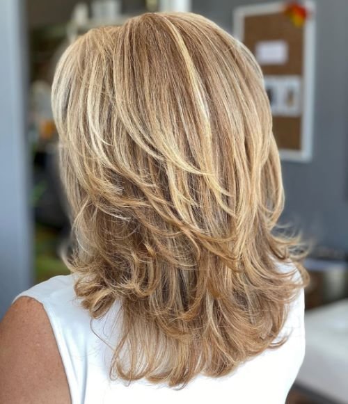 Shoulder-length blonde layers that always work
